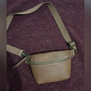 Super cute brown Fanny pack!